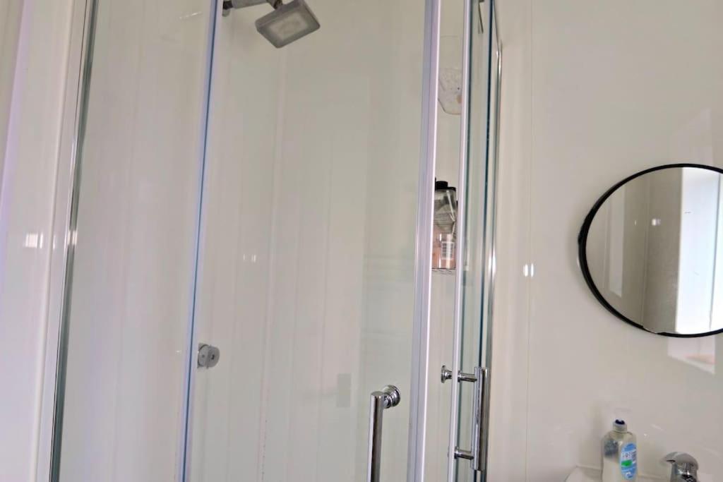 Very Cozy 1 Bedroom Flat * Worsley