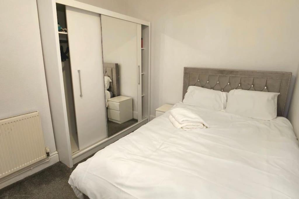 Very Cozy 1 Bedroom Flat Apartment *